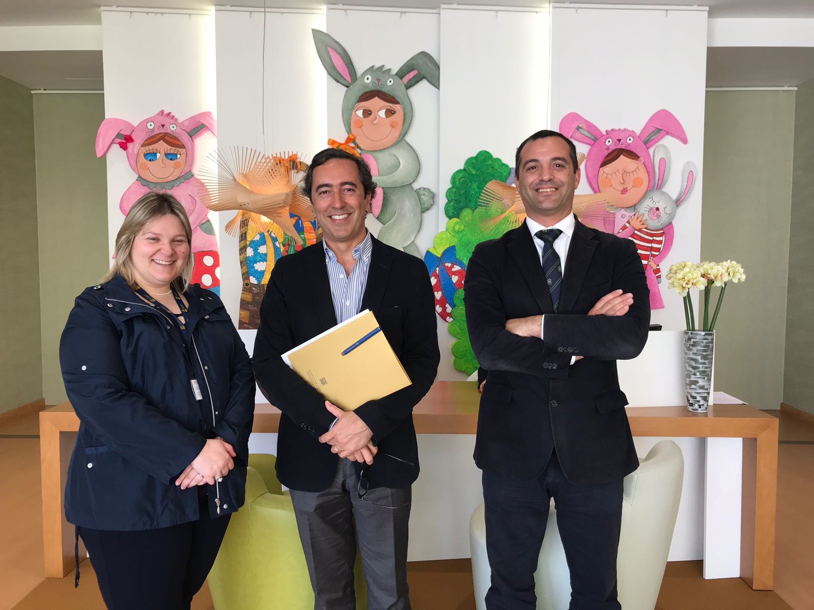 Isabel Sadio, Paulo Barradas e Rui Ramos na assinatura do protocolo