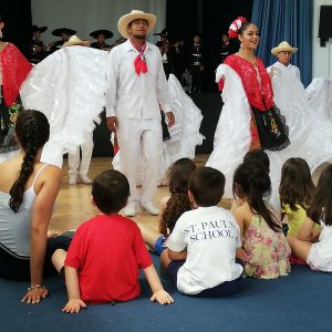 St. Paul`s School recebe Grupo Etnográfico do México St. Paul`s School recebe Grupo Etnográfico do México