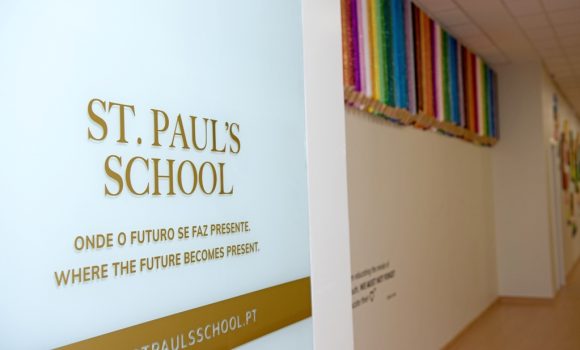 St. Paul’s School doa bens à Cruz Vermelha Portuguesa