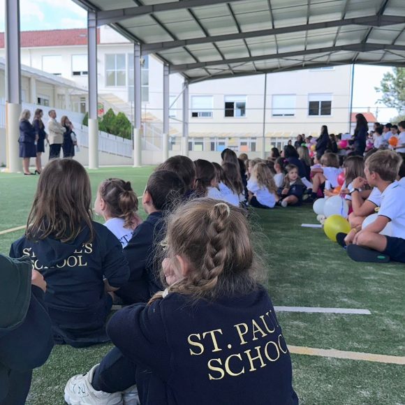St. Paul’s School comemora o novo ano letivo em dourado